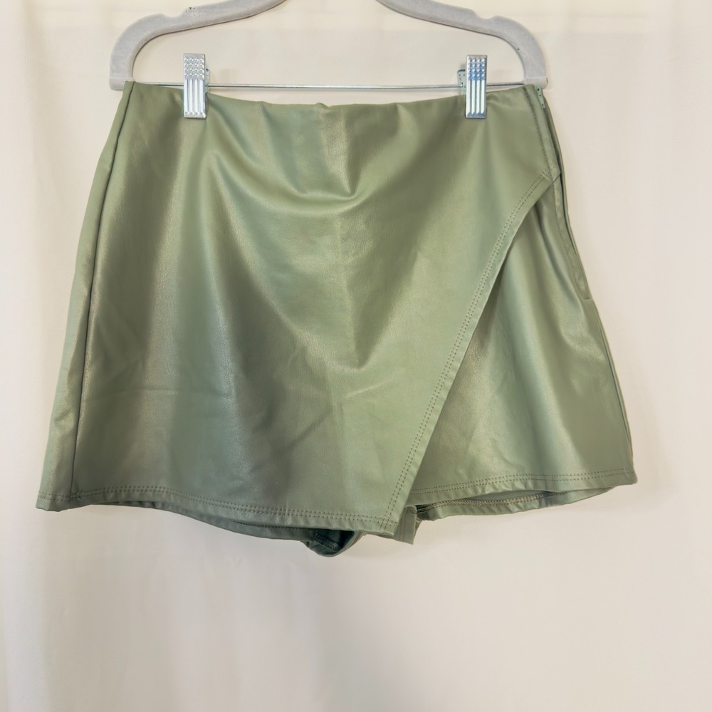 Altar'd State Size Medium Olive Faux Leather Wrap Skort Wmn Fall Outfit Moto Y2K - Picture 1 of 6